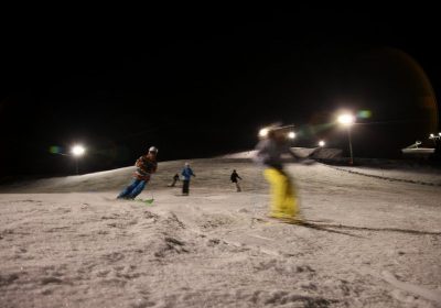 Ski alpin en nocturne