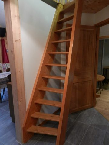 Escalier qui mène à la mezzanine