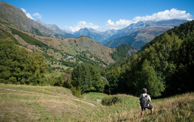 Village d’Oulles en montant au Pas de la Buffe