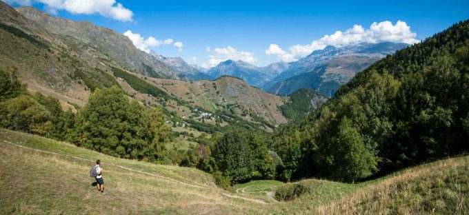 Village d’Oulles en montant au Pas de la Buffe